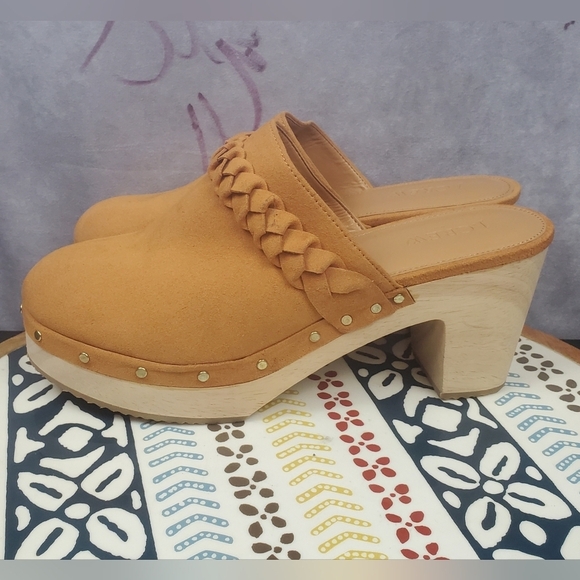 J. Crew Camel Faux Suede Clogs Wood Heel EUC women's SZ 7.5 - Picture 3 of 12